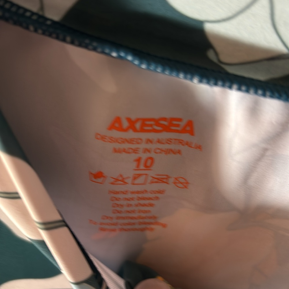 AXESEA RASH GUARD - Picture 2 of 4